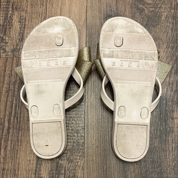 Mel, Dreamed by Melissa Cream Sandals with Gold Bow harmonic bow III - Picture 4 of 5